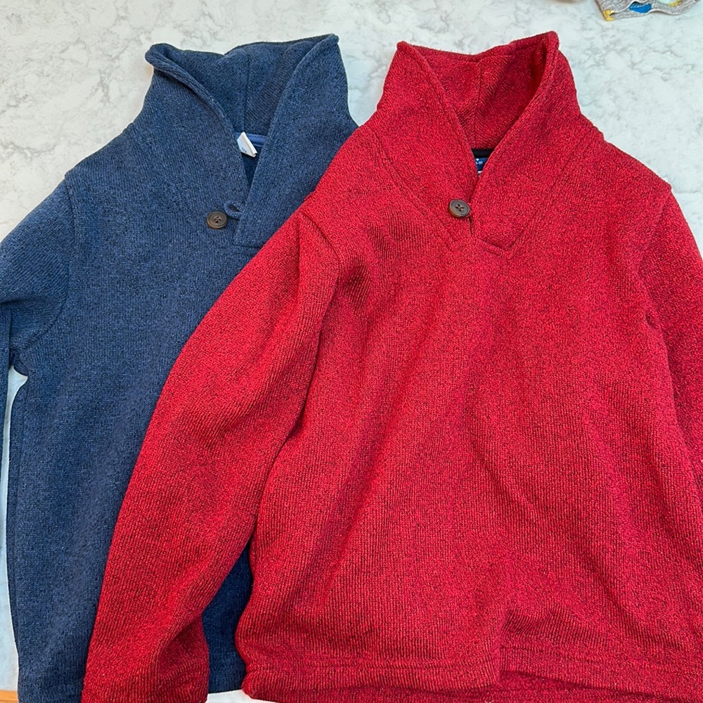 Two boys Shaw collared pullover fleeces from old navy size small 6/7